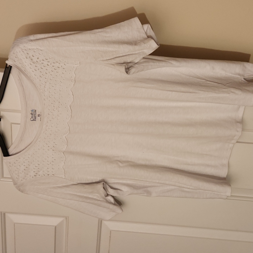 Women's white short sleeve t-shirt.  Size XXL.